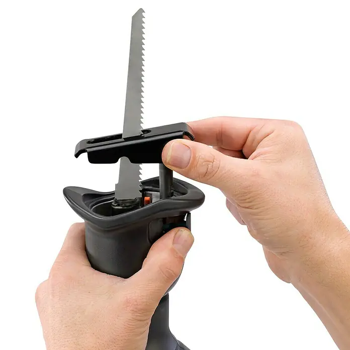 Toolson Sierra de sable PRO-US 650 - 650 W, Longitud de carrera: 20 mm - Producto en uso