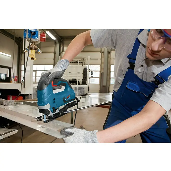 Bosch Professional Stichsäge GST 90 BE - 650 W, Leerlaufhubzahl: 500 Hübe/min - 3.100 Hübe/min - Anwendungsbeispiel