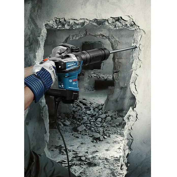Bosch Professional Čekić za rušenje GSH 5 - 1.100 W, Jačina pojedinog udarca: 7,5 J, Broj udaraca: 2.850 /min - Proizvod u upotrebi