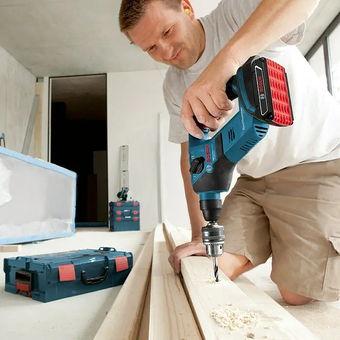 Bosch Professional Akku-Bohrhammer GBH 18 V-LI Compact - 18 V, Li-Ionen, Ohne Akku, Einzelschlagstärke: 1 J, Leerlaufdrehzahl: 0 U/min - 1.050 U/min - Anwendungsbeispiel