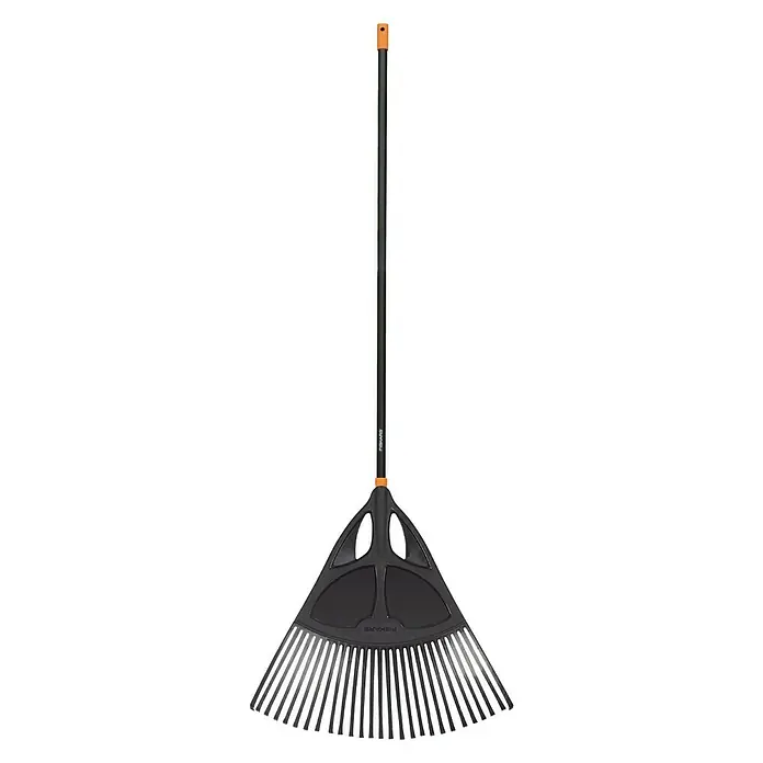 Fiskars Solid Metla za lišće XL - Radna širina: 65 cm, Broj zubaca: 27, Duga drška - Pogled sprijeda