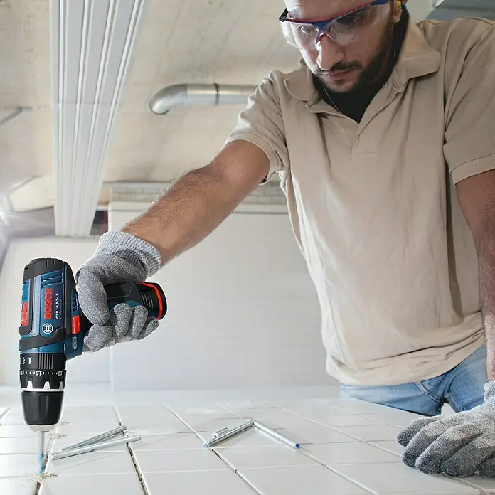 Bosch Professional Akku-Schlagbohrschrauber GSB 12V-15 - 12 V, Ohne Akku, Leerlaufdrehzahl: 0 U/min - 1.300 U/min - Anwendungsbeispiel