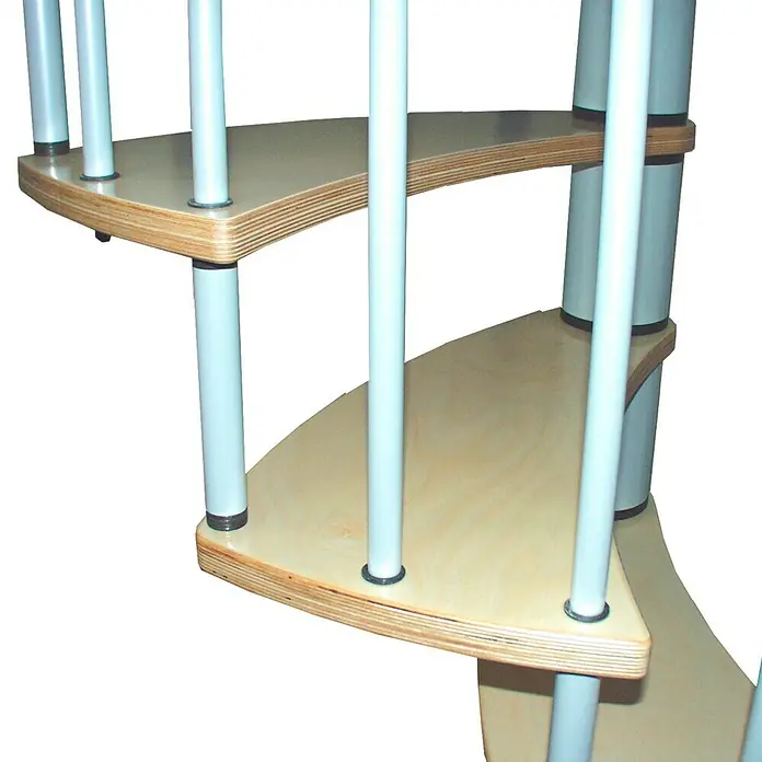 Minka Systemspindeltreppe Wave Plus - Durchmesser: 140 cm, Silber, Farbe Stufen: Birke Natur, Geschosshöhe: 280 cm - Detailaufnahme