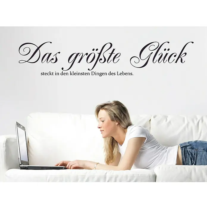 Wandtattoo - Das größte Glück …, Aubergine, 118 x 23 cm - Stimmungsaufnahme