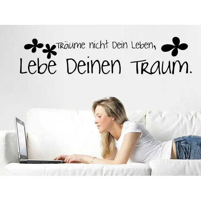 Wandtattoo - Träume nicht dein Leben …, Schwarz, 118 x 26 cm - Stimmungsaufnahme