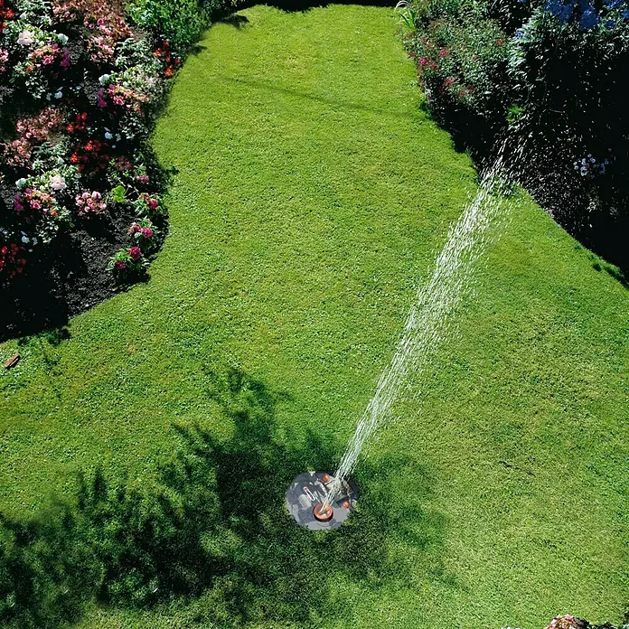 Gardena Dubinski zaljevač AquaContour automatic - Veličina priključka: ¾″, Maksimalna površina raspršivača: 350 m² - Proizvod u upotrebi