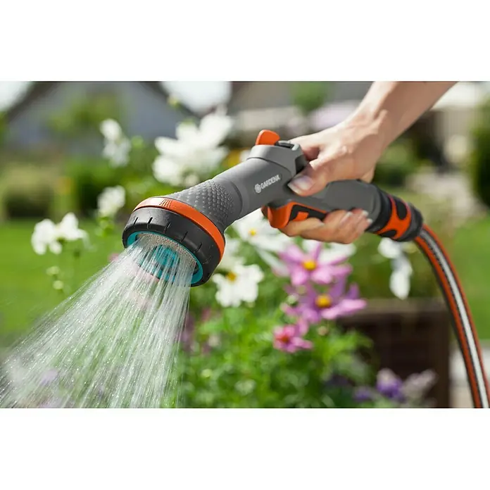 Gardena Comfort Tuš - Broj mlaza za raspršivanje: 2, Metal / plastika, Prikladno za: Osjetljive biljke - Proizvod u upotrebi