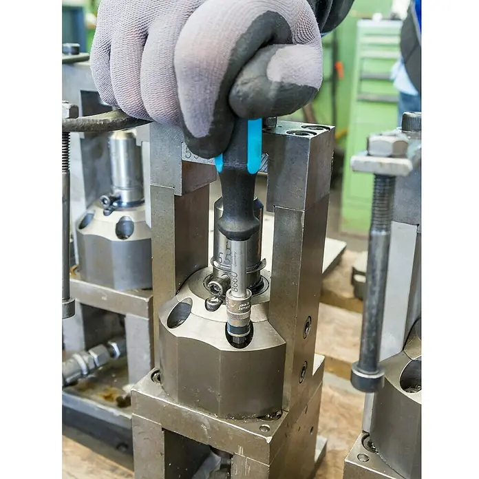 Hazet Steckschlüsseleinsatz-Set 853-1 - Antriebsgröße: ¼″, 36 -tlg. - Anwendungsbeispiel