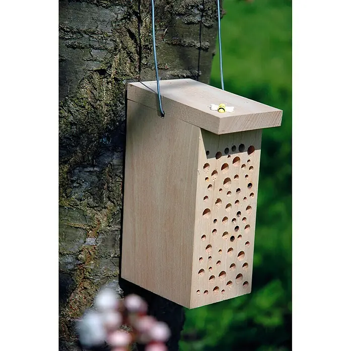 Dobar Insektenhotel Buchen-Tower - 8 x 12,5 x 19,5 cm, Buche - Stimmungsaufnahme