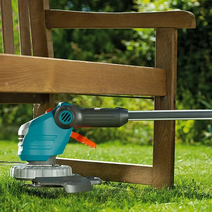 Gardena ComfortCut Akumulatorski trimer Li-18/23R - 18 V, Bez akumulatora, Širina reza: 23 cm - Proizvod u upotrebi
