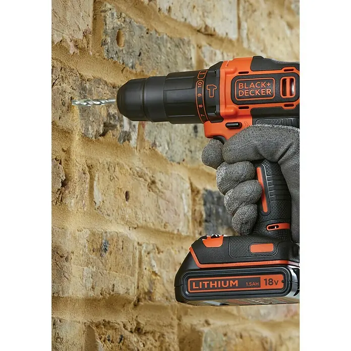 Black+Decker Taladro atornillador percutor de batería BDCHD18KB - 18 V, 1,5 Ah, 2 baterías, 360 r.p.m. - 1.400 r.p.m.