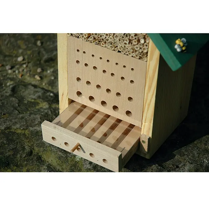 Dobar Bienenhaus Maja - Natur/Grün, 23 x 29 x 14 cm, 26 Nistplätze - Detailaufnahme