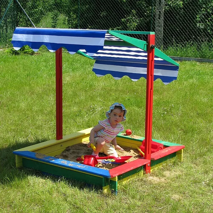 Dobar Sandkasten - 120 x 120 x 120 cm, Holz, Höhenverstellbares Dach - Stimmungsaufnahme