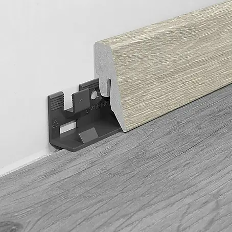 LOGOCLIC  Podna kutna lajsna K40 C hrast Alba
