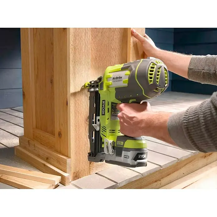 Ryobi ONE+ Accu-tacker R18N16G - 18 V, Li-ion, Excl. accu - Toepassingsvoorbeeld