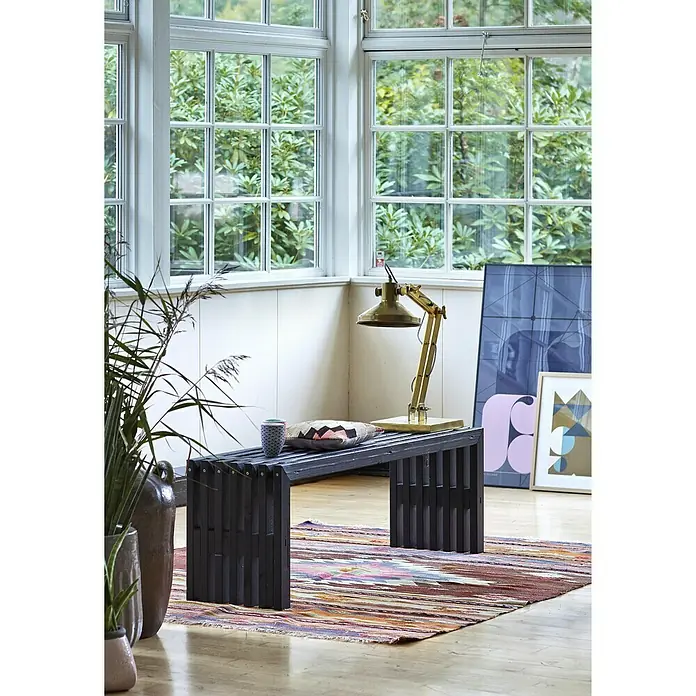 Plus Gartenbank Rustik - L x B x H: 138 x 36 x 45 cm, Holz, Schwarz - Stimmungsaufnahme