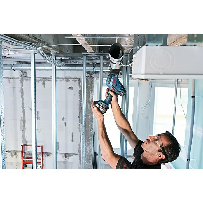 Bosch Professional Akku-Säbelsäge GSA 18 V-LI C L-Boxx - 18 V, Ohne Akku, Leerlaufhubzahl: 0 - 3.050 U/min - Anwendungsbeispiel