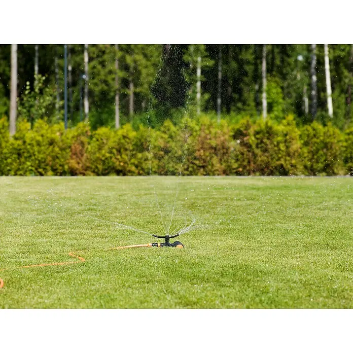 Fiskars Kružna prskalica - Maksimalna površina raspršivača: 150 m² - Živopisni prikaz