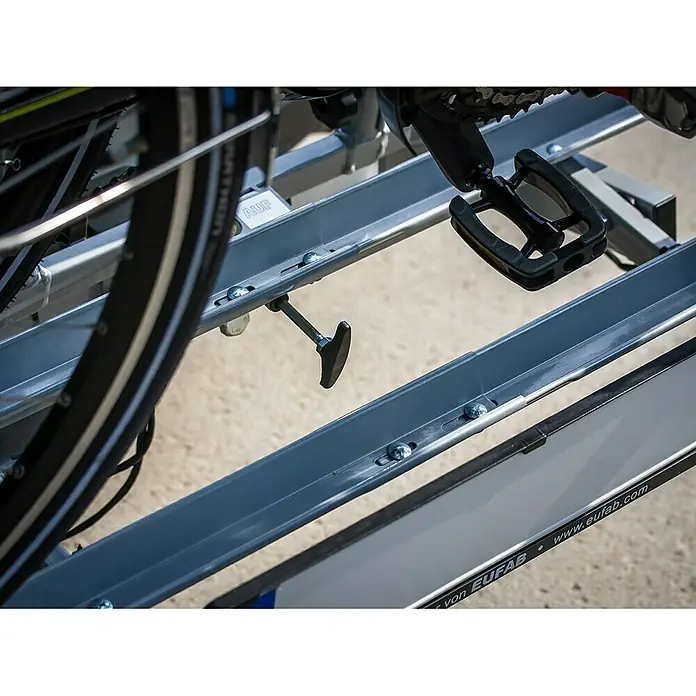 Eufab Fahrradträger Carlo Plus - Geeignet für: 2 Fahrräder, Max. Ladegewicht: 50 kg, Passend für: Fahrzeuge mit Anhängerkupplung - Detailaufnahme
