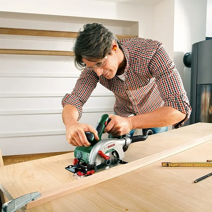Bosch 18 V Power for All Akku-Handkreissäge PKS 18 LI - 18 V, Ohne Akku, Sägeblatt: Ø 150 mm, Leerlaufdrehzahl: 3.800 U/min - Anwendungsbeispiel