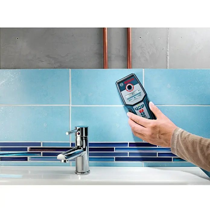 Bosch Professional Detektor GMS 120 - Maksimalna dubina dometa: Maks. 120 mm čelik, Trajanje pogona: 5 h - Proizvod u upotrebi
