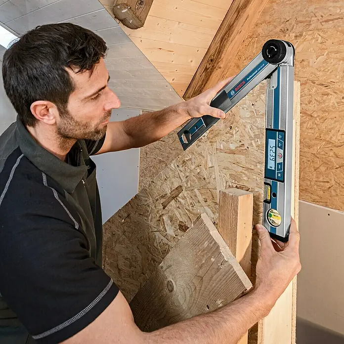 Bosch Professional Digitaler Winkelmesser GAM 220 MF - Messbereich: 0 - 220°, Berechnung von doppelten Gehrungswinkeln - Anwendungsbeispiel