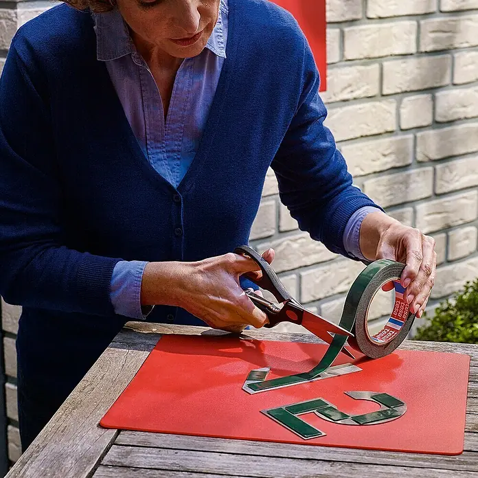 Tesa Montageband - Geeignet für: Mauerwerk, Belastbarkeit: 10 kg/m, 1,5 m x 19 mm - Anwendungsbeispiel