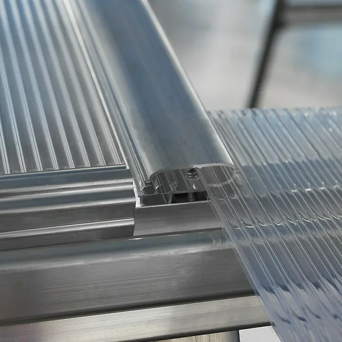 Palram – Canopia Gewächshaus Hybrid - 1,86 x 1,85 x 2,08 m, Polycarbonat, Glasstärke Seitenwände: 0,75 mm, Silber - Anwendungsbeispiel