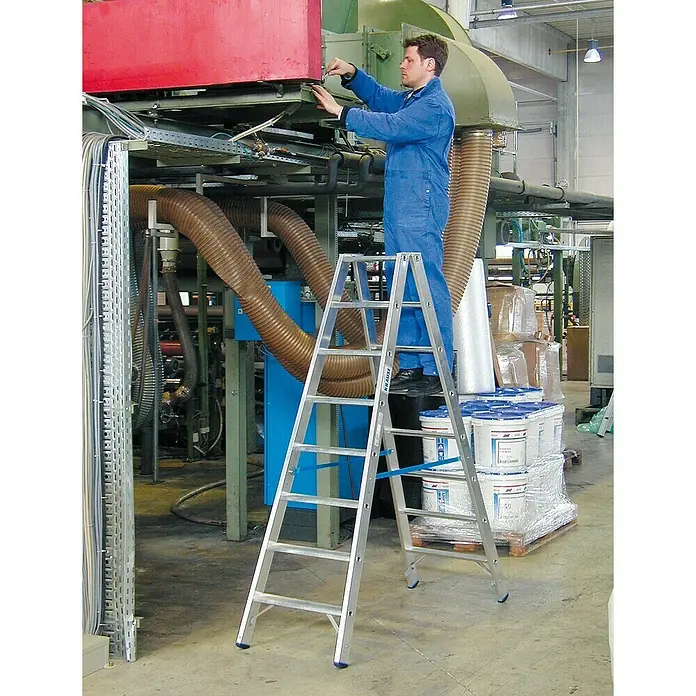 Krause Stabilo Stufen-Doppelleiter - Arbeitshöhe: 3,4 m, Anzahl Tritte: 2 x 8 Stufen, Tiefe Stufen: 80 mm, Aluminium - Anwendungsbeispiel