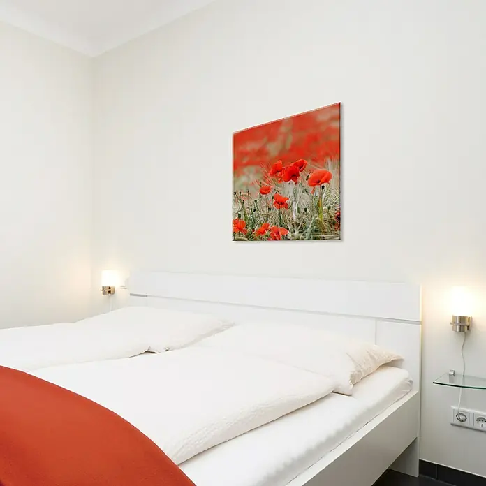 Glasbild - Red Flowers, B x H: 80 x 80 cm - Stimmungsaufnahme