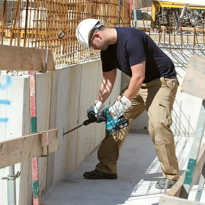 Makita Akku-Kombihammer DHR243RTJ - 18 V, 2 Akkus, 5 Ah, Ohne Staubabsaugung - Anwendungsbeispiel