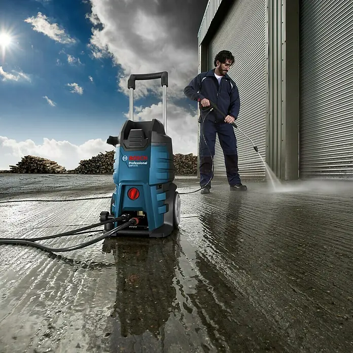 Bosch Professional Visokotlačni čistač GHP 5-75 - 2.600 W, 140 bar, Radni protok: Maks. 570 l/h - Proizvod u upotrebi