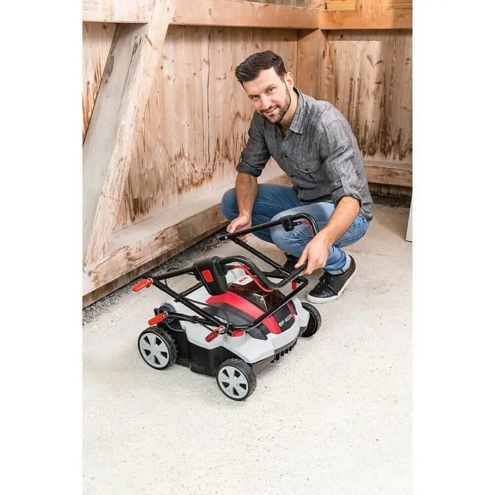 AL-KO Energy Flex Akku-Vertikutierer SF 4036 - Li-Ionen, Ohne Akku, Arbeitsbreite: 36 cm - Stimmungsaufnahme