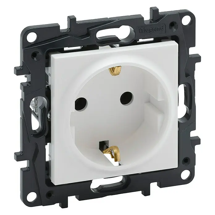 Legrand Niloé Step Enchufe - Blanco, 2 Polos + Toma Tierra, Plástico, Montaje en la pared
