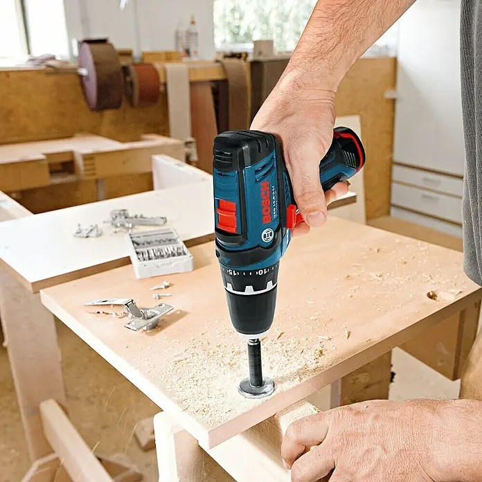 Bosch Professional Akku-Bohrschrauber GSR 12V-15 - 12 V, Li-Ionen, Ohne Akku, Leerlaufdrehzahl: 0 U/min - 1.300 U/min - Anwendungsbeispiel