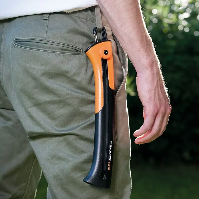 Fiskars Ručna pila Xtract SW 75 - Duljina: 33 cm, Ozubljenje: Grubo, Prikladno za: Svježe drvo - Proizvod u upotrebi