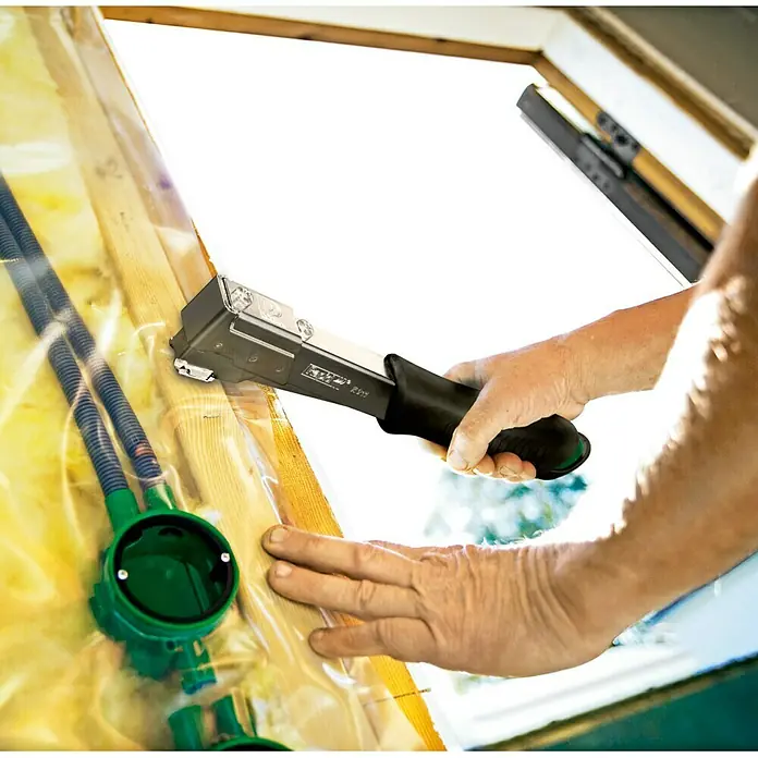 Rapid Hammertacker R311 - Klammertiefe: 6 - 12 mm, Geeignet für: Flachdrahtheftklammern Typ 140 (6 - 12 mm) - Anwendungsbeispiel