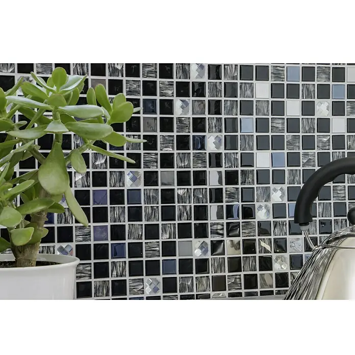 Samoljepljiva mozaik pločica SAM 4CM26 - 30 x 30 cm, Staklo, Mješovito crno - Proizvod u upotrebi