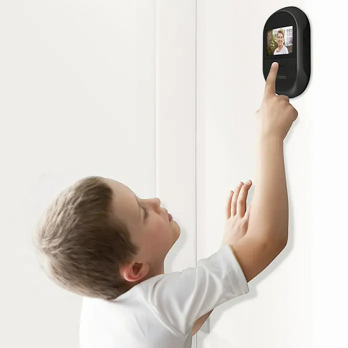 Brinno Digitaler Türspion SHC 1000 - Türstärke: 43 mm - 80 mm, Einbaumaß: 14 mm Türbohrung, Bildschirmtyp: 2,7″ TFT - Anwendungsbeispiel
