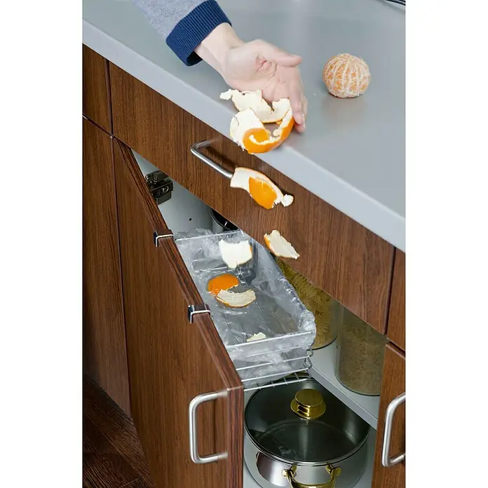 Wenko Cestita colgante porta utensilios - L x An x Al: 11,5 x 24 x 15 cm, Cromo - Producto en uso