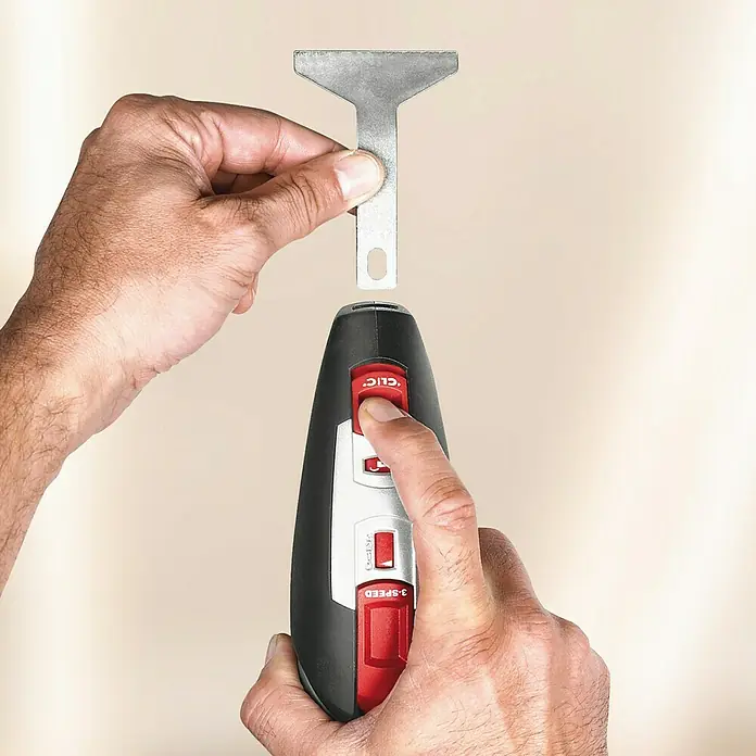 Skil Rascador 7710 AA - 28,8 x 6,8 cm - Producto en uso