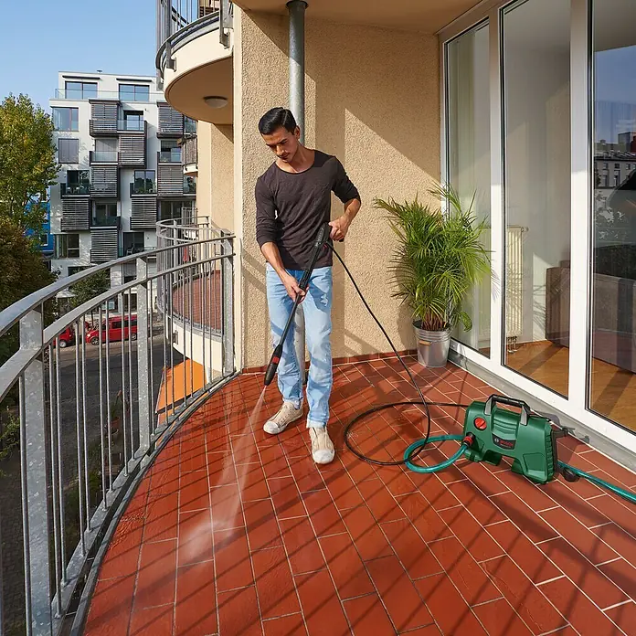 Bosch Hochdruckreiniger EasyAquatak 120 - 1.500 W, Max. Druck: 120 bar, Fördermenge: Max. 350 l/h - Anwendungsbeispiel