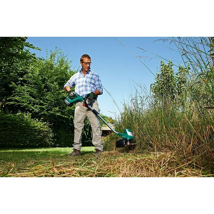 Bosch Akku-Rasentrimmer AdvancedGrassCut 36 - 36 V, Li-Ionen, Ohne Akku, Schnittbreite: 30 cm - Anwendungsbeispiel