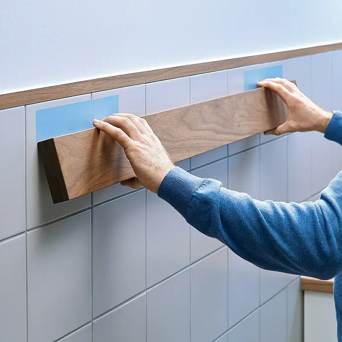 Tesa Montageband - Geeignet für: Fliesen, Belastbarkeit: 100 kg/m, 1,5 m x 19 mm - Anwendungsbeispiel