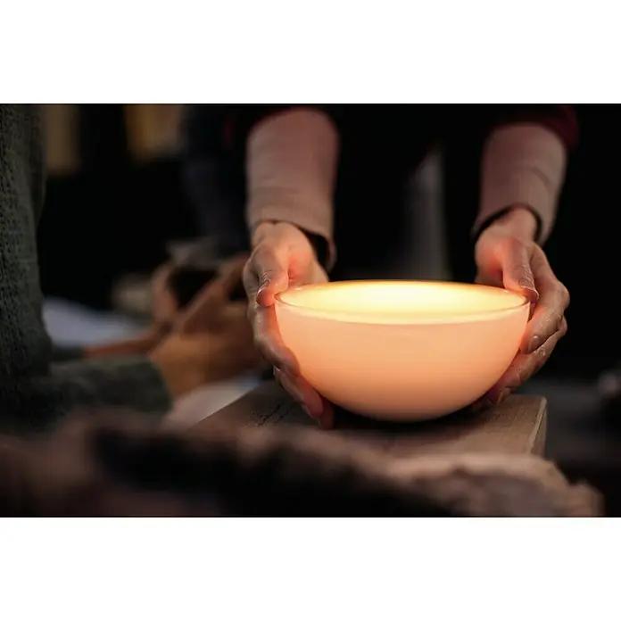 Philips Hue Led-tafellamp Go - 6 W, l x b x h: 15 x 15 x 7,9 cm, Wit, Warm wit - Toepassingsvoorbeeld