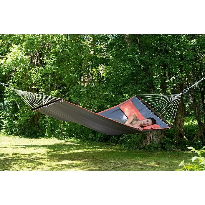 Amazonas Stabhängematte American Dream - 335 x 120 cm, Abknöpfbares Kissen, Grau - Anwendungsbeispiel