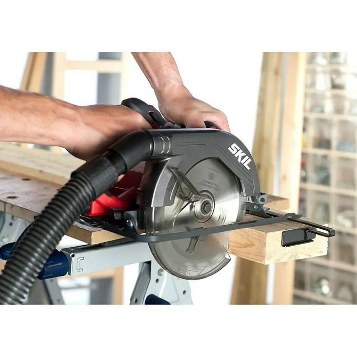 Skil Handkreissäge 5820 AA - 1.250 W, Sägeblatt: Ø 184 mm, Leerlaufdrehzahl: 5.300 U/min - Anwendungsbeispiel