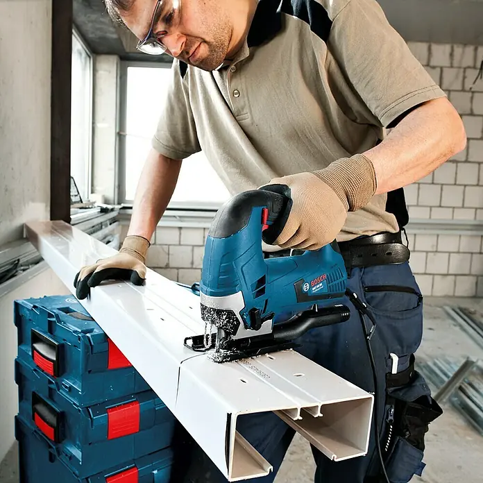 Bosch Professional Stichsäge GST 90 BE - 650 W, Leerlaufhubzahl: 500 Hübe/min - 3.100 Hübe/min - Anwendungsbeispiel