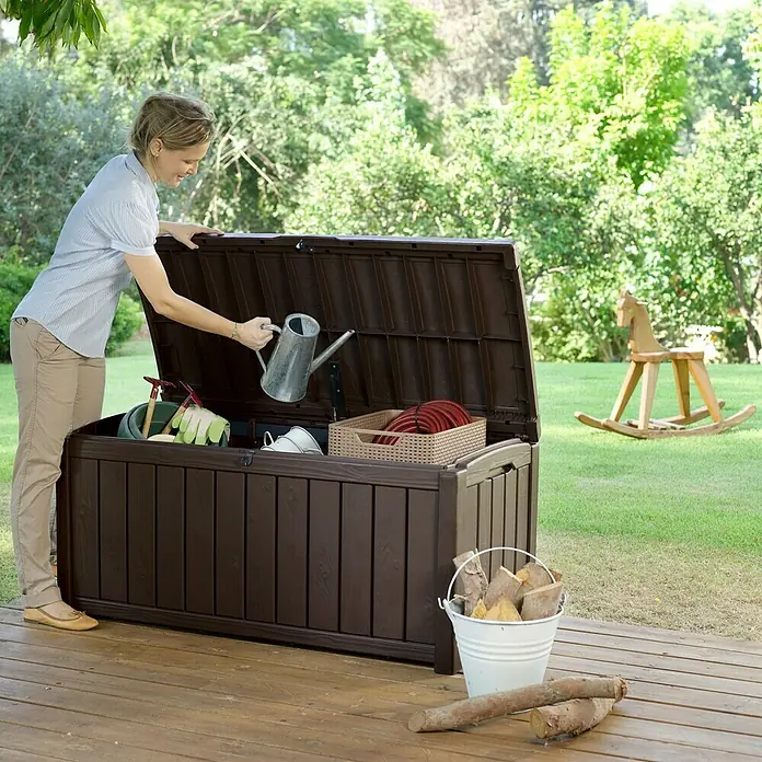 Keter Baúl para jardín Glenwood - Marrón, 128 x 65 x 61 cm, Polipropileno - Producto en uso