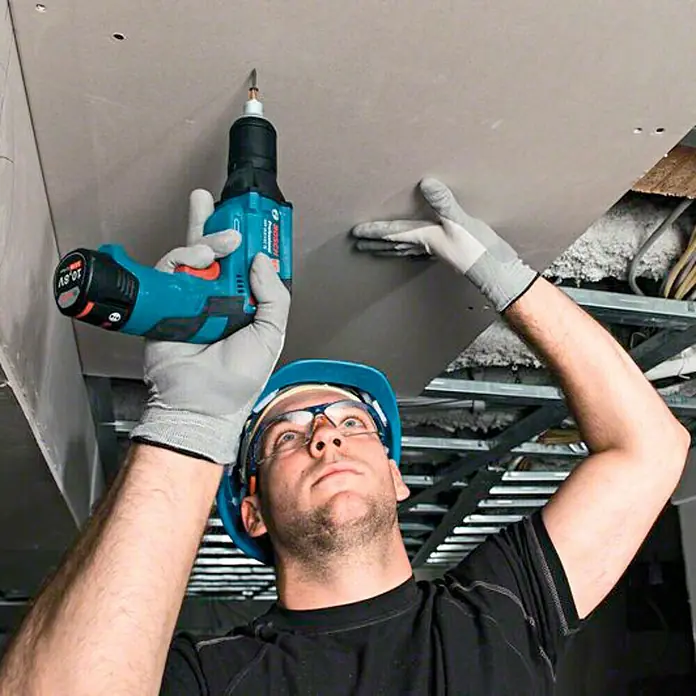 Bosch Professional Taladro atornillador de batería GTB 12V-11 - 12 V, 2 baterías, 2 Ah, Número de revoluciones de marcha en vacío: 0 r.p.m. - 3.000 r.p.m. - Producto en uso